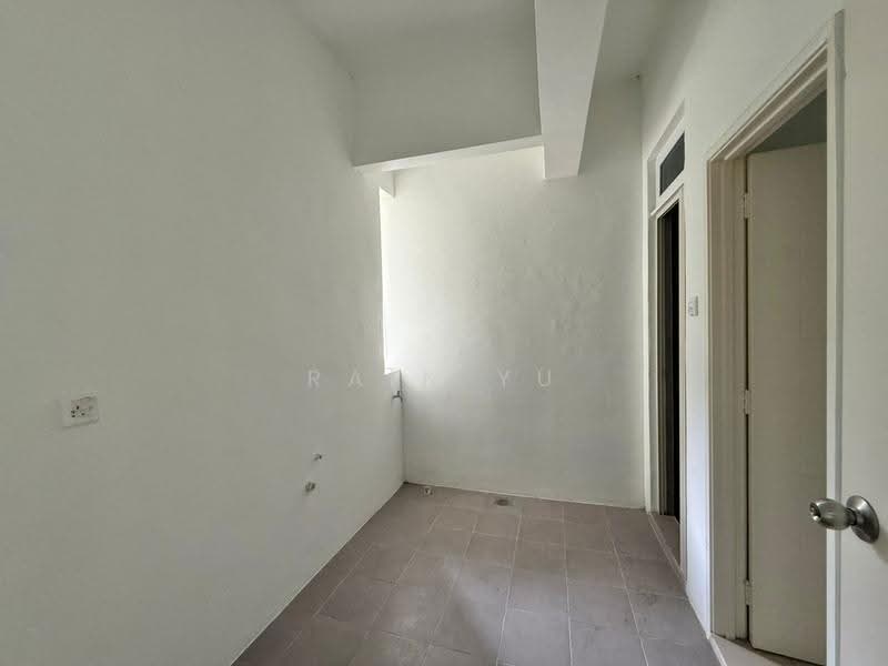 Kondominium untuk Dijual di Starhill Luxury Residence - Rain Yu - Wet Kitchen - PropertyGuru.com.my