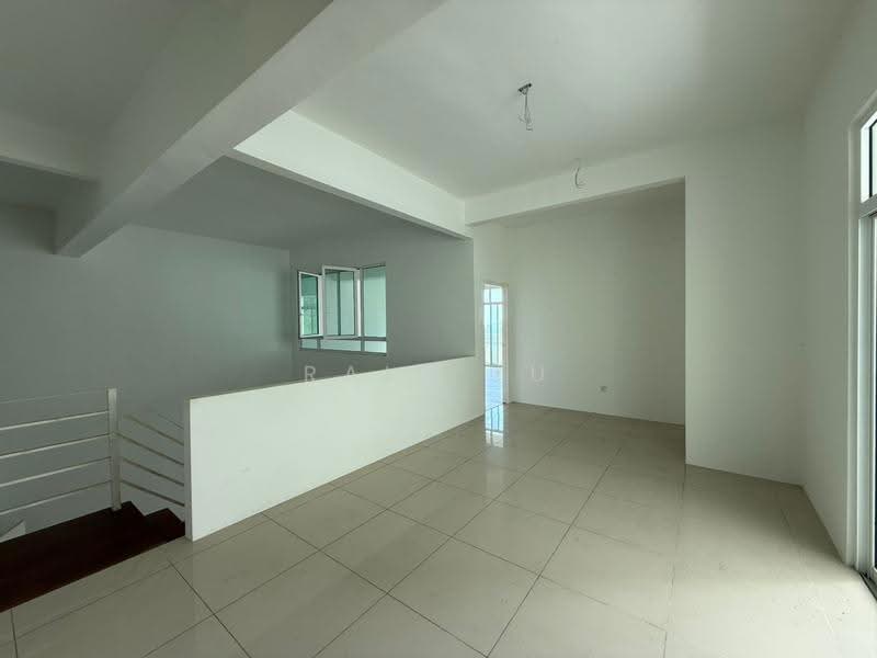 Kondominium untuk Dijual di Starhill Luxury Residence - Rain Yu - Living Room Level 2 - PropertyGuru.com.my