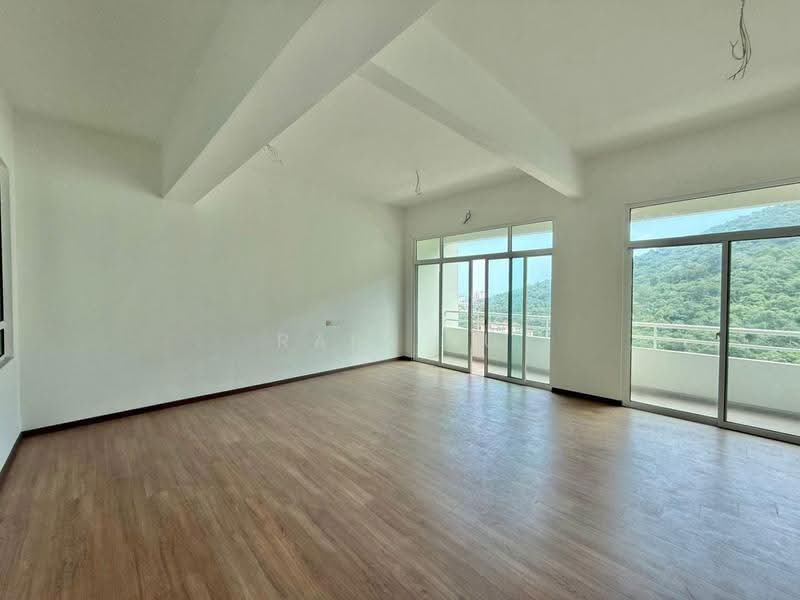 Kondominium untuk Dijual di Starhill Luxury Residence - Rain Yu - Master Bedroom Level 2 - PropertyGuru.com.my