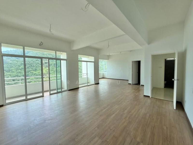 Kondominium untuk Dijual di Starhill Luxury Residence - Rain Yu - Master Bedroom Level 2 - PropertyGuru.com.my