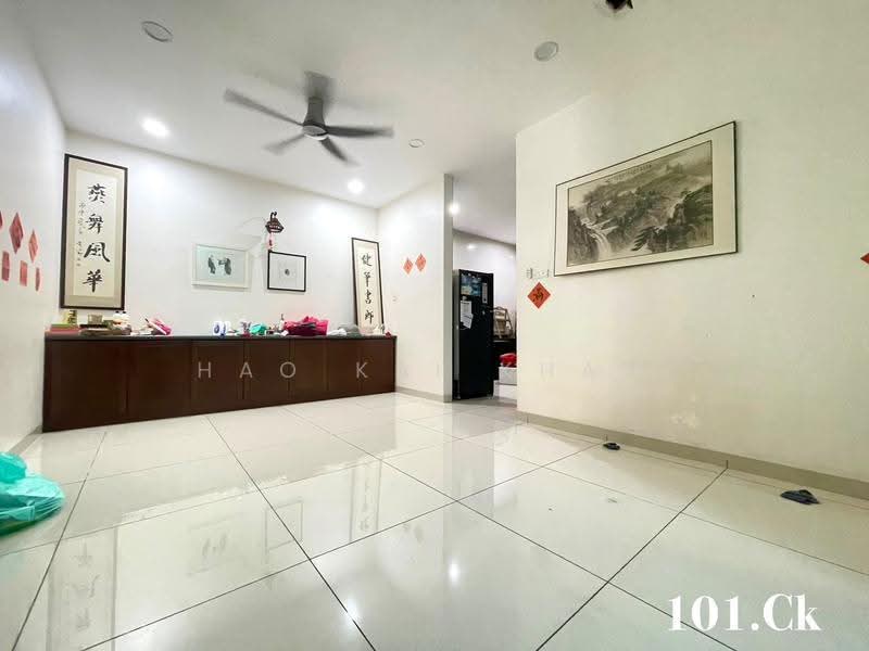 Rumah Berkembar untuk Dijual di Banting (Banting) - Hao Kai Khaw - Living Room - PropertyGuru.com.my