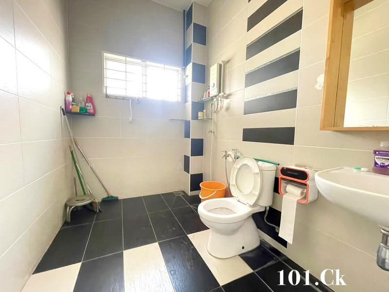 Rumah Berkembar untuk Dijual di Banting (Banting) - Hao Kai Khaw - Bathroom - PropertyGuru.com.my