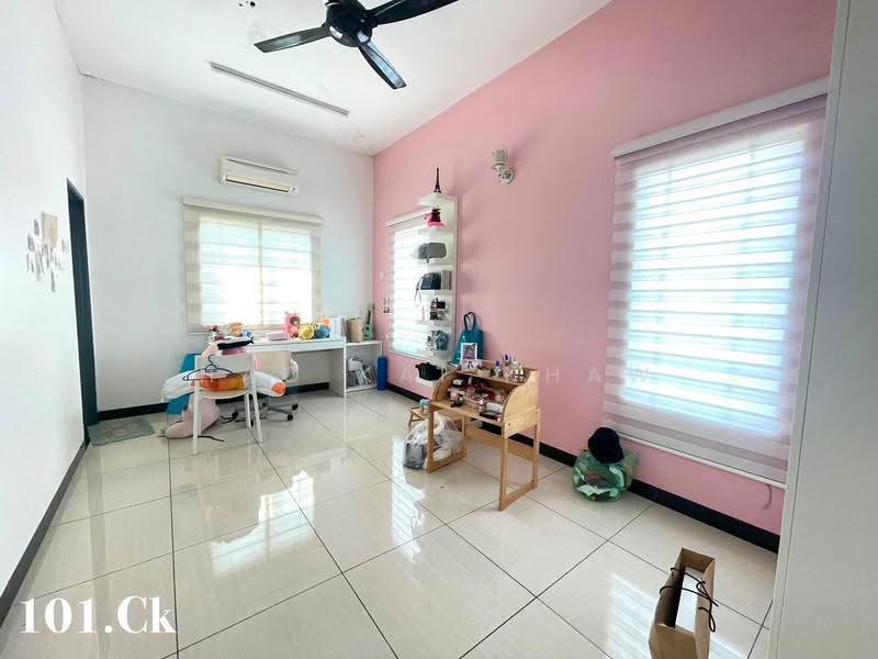 Rumah Berkembar untuk Dijual di Banting (Banting) - Hao Kai Khaw - Study - PropertyGuru.com.my