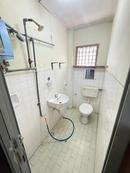 Rumah Teres 2-Tingkat untuk Disewa di Sri Petaling (Kuala Lumpur) - Seow Ling Tan - Bathroom - PropertyGuru.com.my