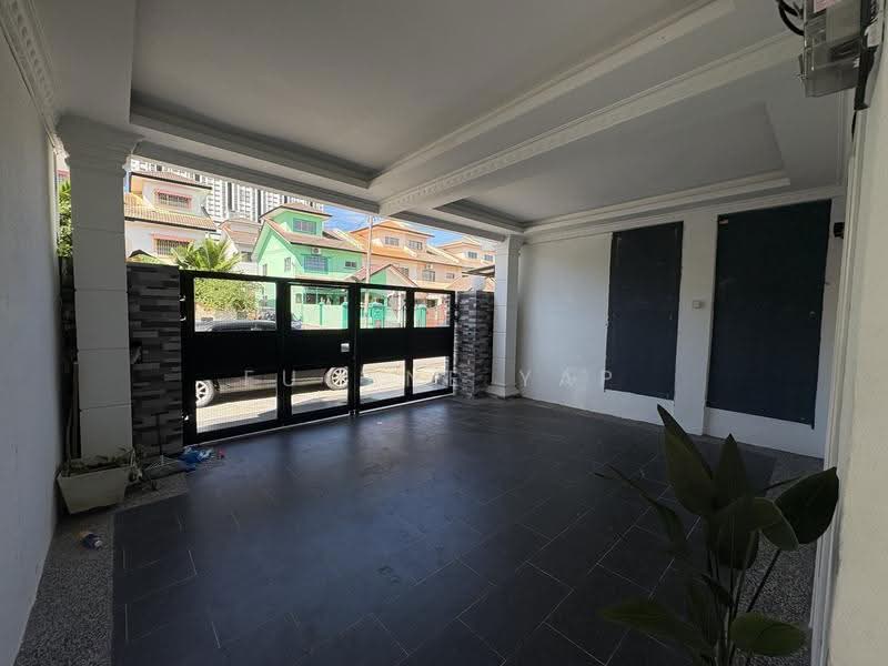Rumah Teres 2.5-Tingkat untuk Dijual di Seri Kembangan (Selangor) - Eugene Yap - Exterior - PropertyGuru.com.my