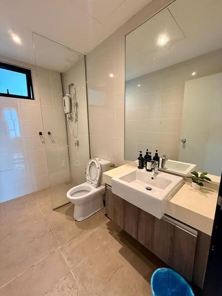 Kediaman Servis untuk Dijual di Southkey Mosaic - Zoey Lee - Bathroom - PropertyGuru.com.my