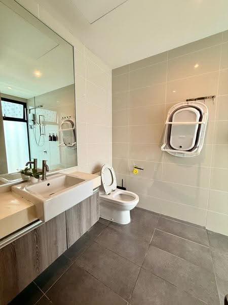 Kediaman Servis untuk Dijual di Southkey Mosaic - Zoey Lee - Bathroom - PropertyGuru.com.my