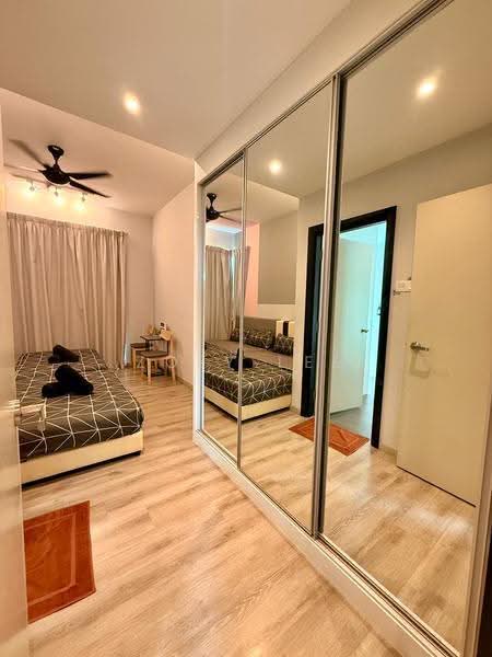 Kediaman Servis untuk Dijual di Southkey Mosaic - Zoey Lee - Bedroom - PropertyGuru.com.my