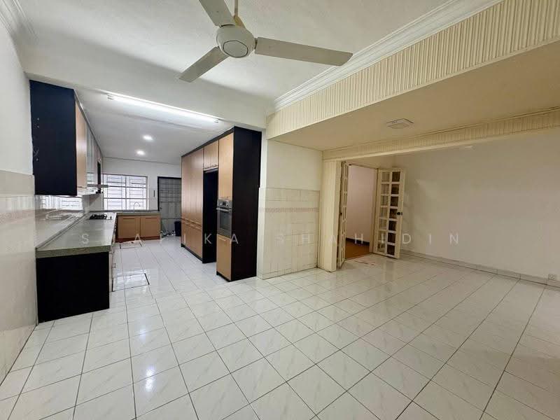 2-storey Terraced House for Sale in Seksyen 4 (Shah Alam) - Shafika Shahidin - Kitchen - PropertyGuru.com.my