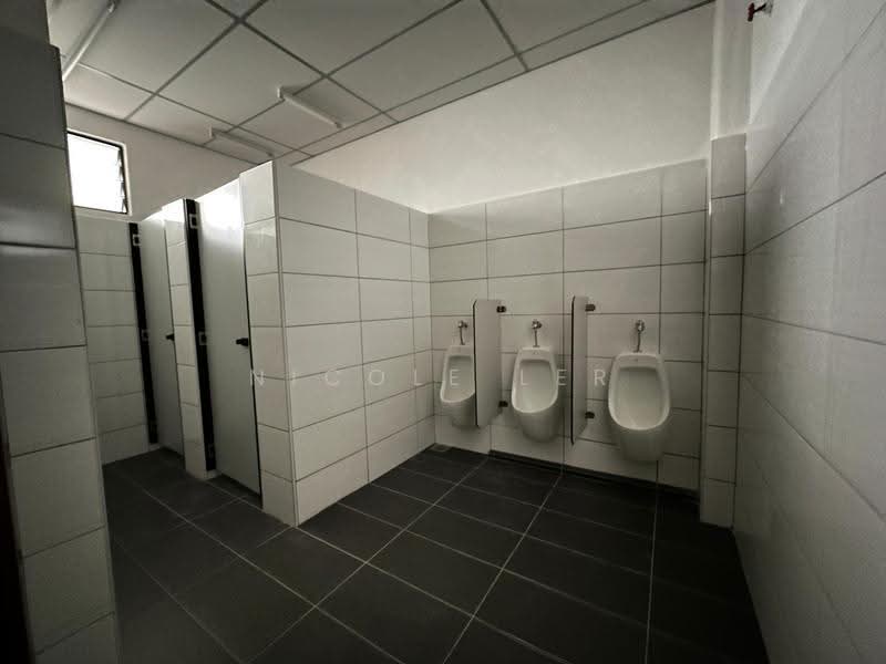 Kilang untuk Dijual di Kawasan Perindustrian Balakong (Balakong) - Nicole Ler - Bathroom - PropertyGuru.com.my
