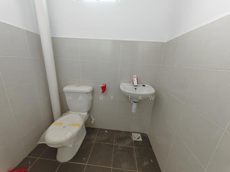 Terraced House for Sale in Scientex Bandar Jasin (Jasin) - Harry Law - Bathroom - PropertyGuru.com.my