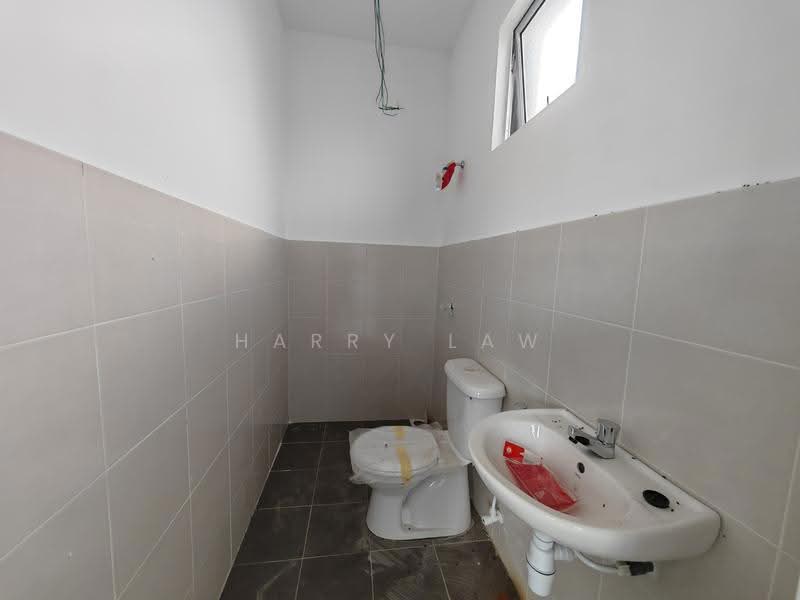 Terraced House for Sale in Scientex Bandar Jasin (Jasin) - Harry Law - Bathroom - PropertyGuru.com.my