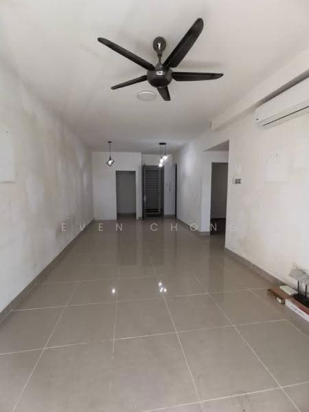 Kediaman Servis untuk Dijual di Amerin Residence - Even Chong - Living Room - PropertyGuru.com.my
