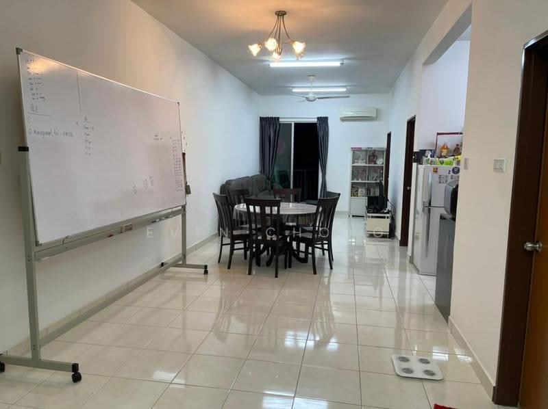 Kediaman Servis untuk Dijual di Ascotte Boulevard - Even Chong - Living Room - PropertyGuru.com.my