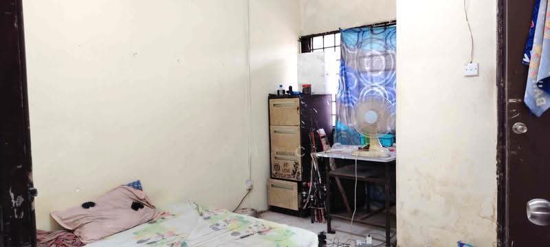 Rumah Teres 2-Tingkat untuk Dijual di Taman Desa Cemerlang (Ulu Tiram) - Jason Chua - Bedroom - PropertyGuru.com.my