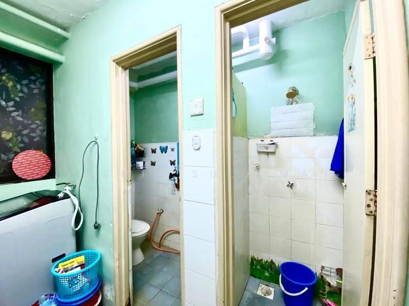 Pangsapuri untuk Dijual di Cendana Apartment - Yasmin Sulaiman - Bathroom - PropertyGuru.com.my