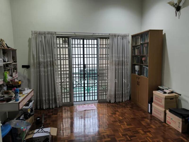Rumah Berkembar untuk Dijual di Ampang (Selangor) - Jenny Tan - Living Room - PropertyGuru.com.my