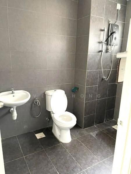 Kediaman Servis untuk Dijual di Maxim Citylights - Even Chong - Bathroom - PropertyGuru.com.my