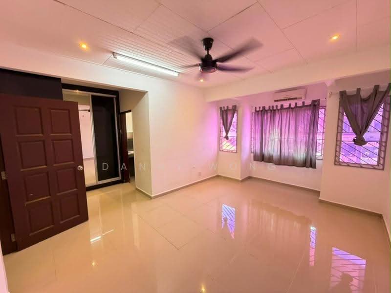 Rumah Teres 2-Tingkat untuk Dijual di Bandar Country Homes (Rawang) - Danny Wong - Living Room - PropertyGuru.com.my