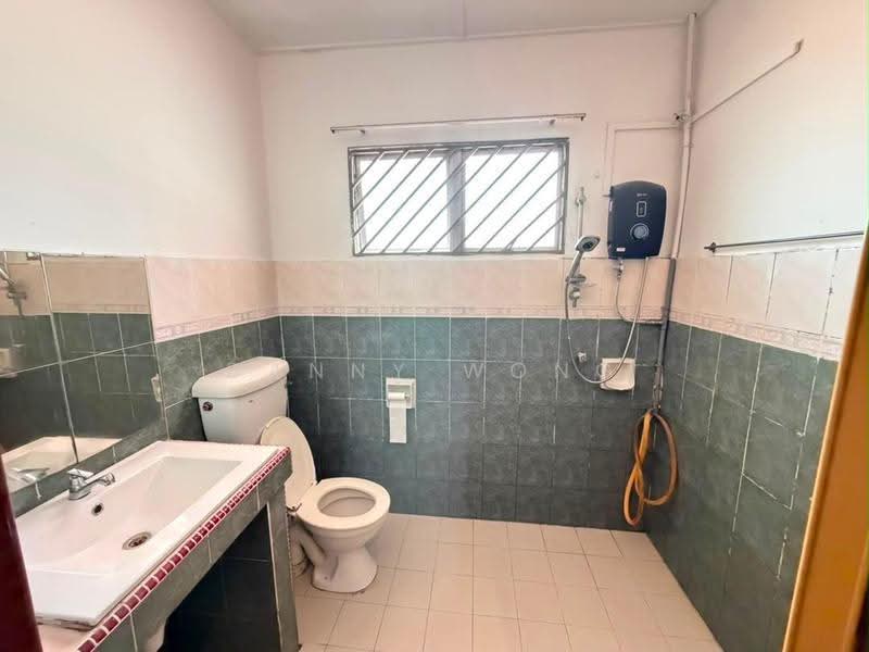 Rumah Teres 2-Tingkat untuk Dijual di Bandar Country Homes (Rawang) - Danny Wong - Bathroom - PropertyGuru.com.my