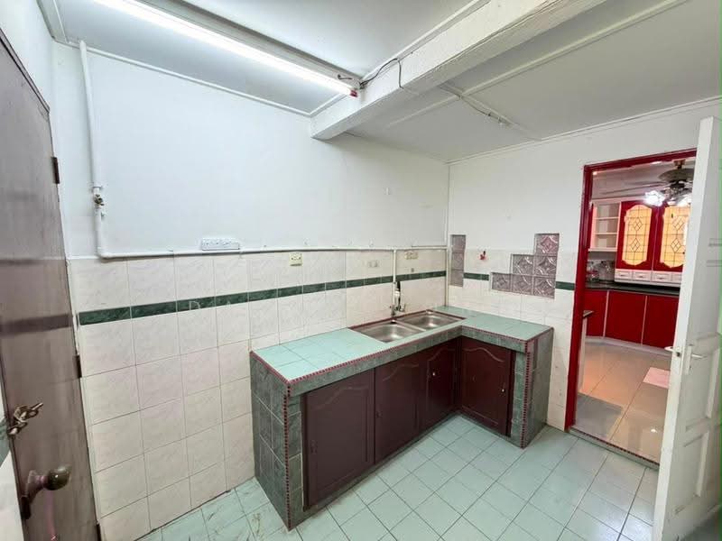 Rumah Teres 2-Tingkat untuk Dijual di Bandar Country Homes (Rawang) - Danny Wong - Kitchen - PropertyGuru.com.my