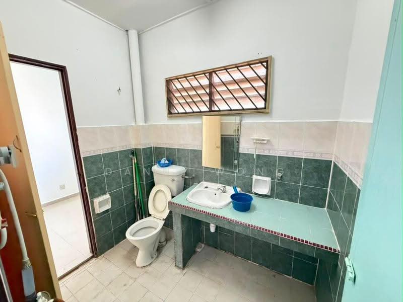 Rumah Teres 2-Tingkat untuk Dijual di Bandar Country Homes (Rawang) - Danny Wong - Bathroom - PropertyGuru.com.my