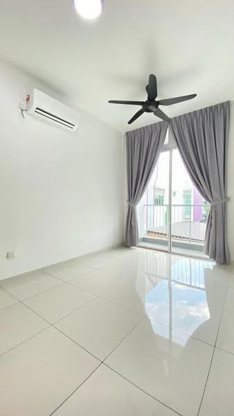 Rumah Teres 2-Tingkat untuk Disewa di Taman Mount Austin (Tebrau) - Nick Low - Balcony - PropertyGuru.com.my