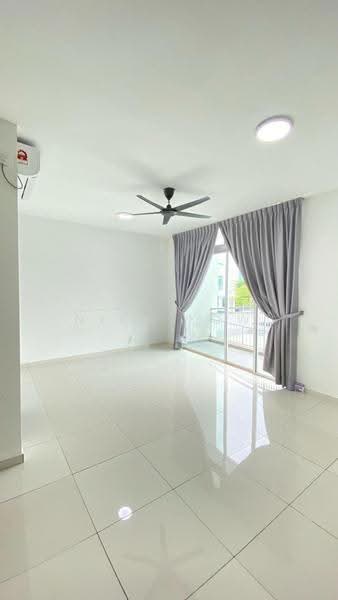 Rumah Teres 2-Tingkat untuk Disewa di Taman Mount Austin (Tebrau) - Nick Low - Balcony - PropertyGuru.com.my