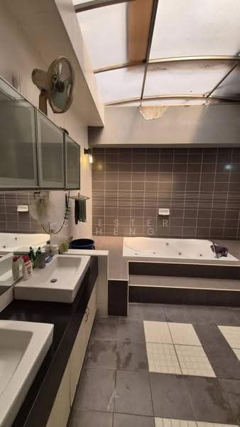 Banglo Lot Kosong untuk Dijual di USJ Heights (Subang Jaya) - Chester Cheng - Bathroom - PropertyGuru.com.my