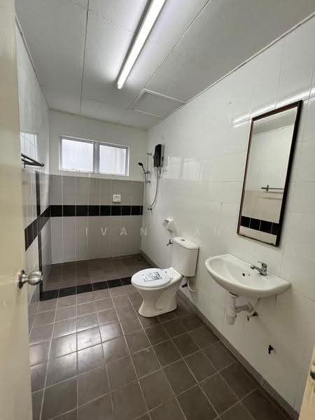 Kediaman Servis untuk Dijual di Koi Kinrara - Ivan Tan - Bathroom - PropertyGuru.com.my
