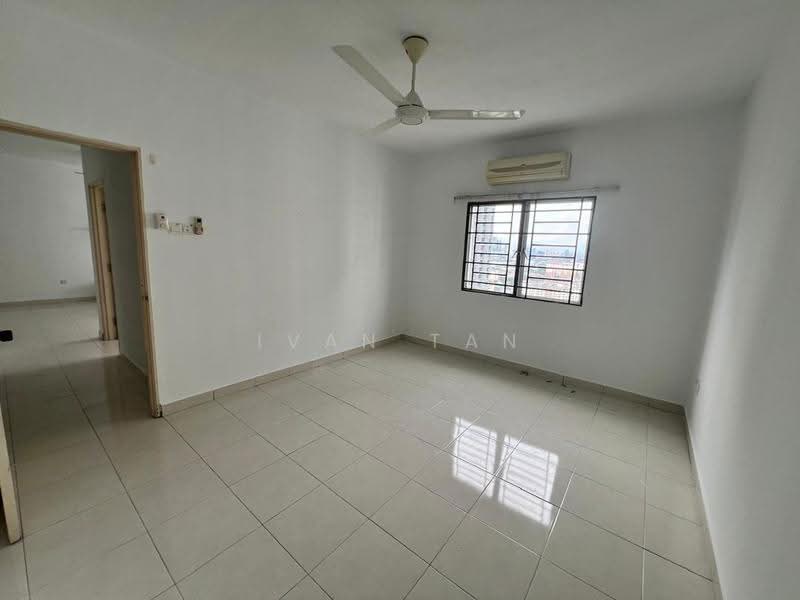 Kediaman Servis untuk Dijual di Koi Kinrara - Ivan Tan - Living Room - PropertyGuru.com.my