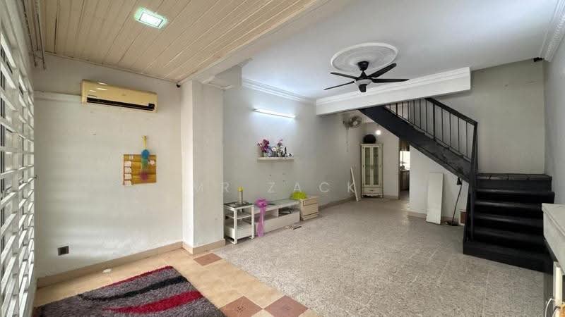 Rumah Teres 2-Tingkat untuk Disewa di Gombak (Selangor) - Mr Zack - Living Room - PropertyGuru.com.my