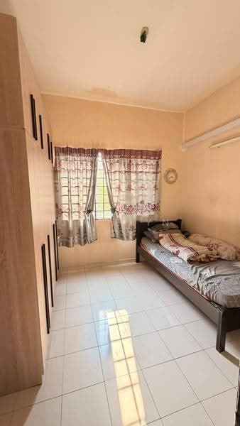 Pangsapuri untuk Dijual di Pangsapuri Seri Meranti - Jocelyn Ho - Bedroom - PropertyGuru.com.my