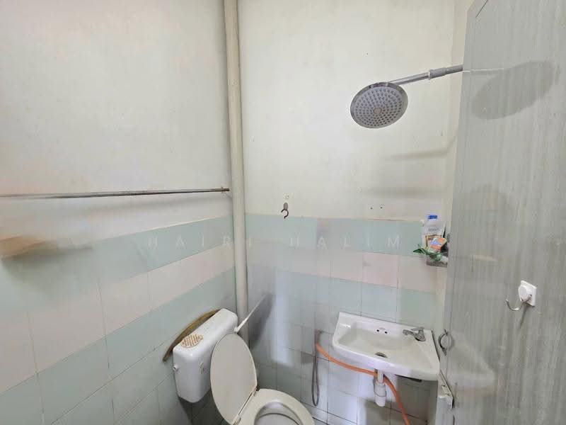 1-storey Terraced House for Sale in Meru (Klang) - Hairi Halim - Bathroom - PropertyGuru.com.my