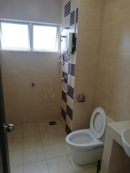 Kondominium untuk Disewa di Cova Suites - JJ Lee - Bathroom - PropertyGuru.com.my