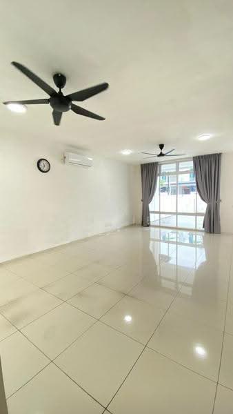 Rumah Teres 2-Tingkat untuk Disewa di Taman Mount Austin (Tebrau) - Sam Liew - Living Room - PropertyGuru.com.my