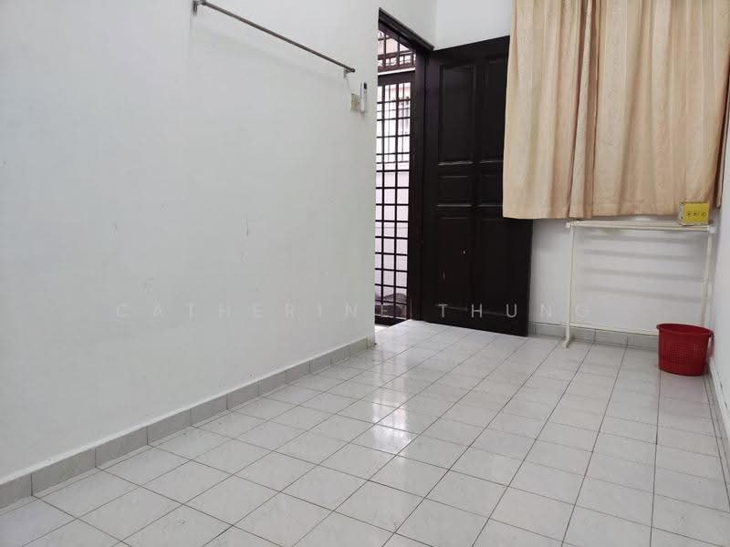 Rumah Teres 2-Tingkat untuk Dijual di Taman Johor Jaya (Johor Bahru) - Catherine Thung - PropertyGuru.com.my