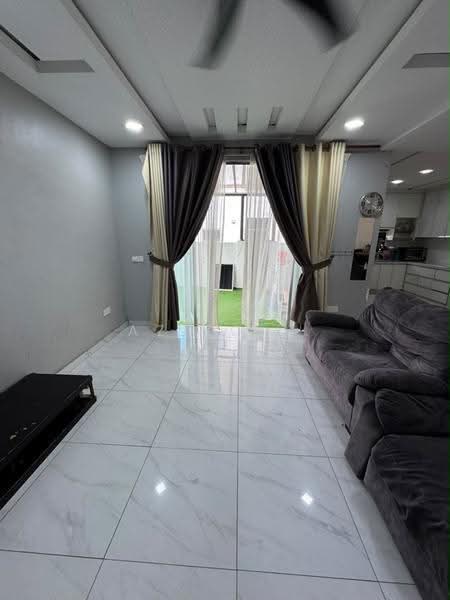 2-storey Terraced House for Sale in Saujana Utama (Puncak Alam) - Azizol . - Living Room - PropertyGuru.com.my