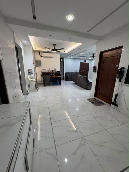 2-storey Terraced House for Sale in Saujana Utama (Puncak Alam) - Azizol . - Living Room - PropertyGuru.com.my