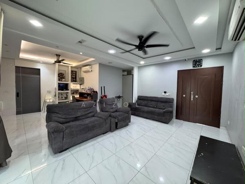 2-storey Terraced House for Sale in Saujana Utama (Puncak Alam) - Azizol . - Living Room - PropertyGuru.com.my
