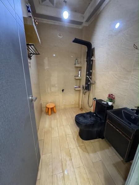 2-storey Terraced House for Sale in Saujana Utama (Puncak Alam) - Azizol . - Bathroom - PropertyGuru.com.my