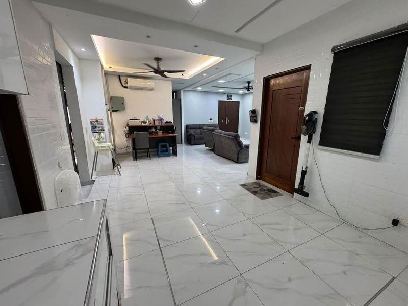 2-storey Terraced House for Sale in Saujana Utama (Puncak Alam) - Azizol . - Living Room - PropertyGuru.com.my