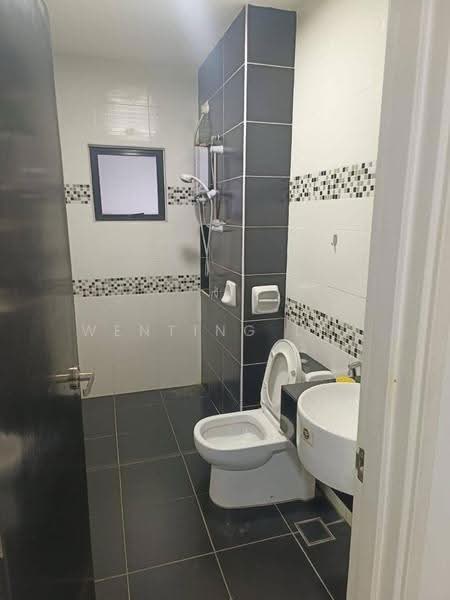 Kediaman Servis untuk Dijual di Sky View - Wenting Lee - Bathroom - PropertyGuru.com.my