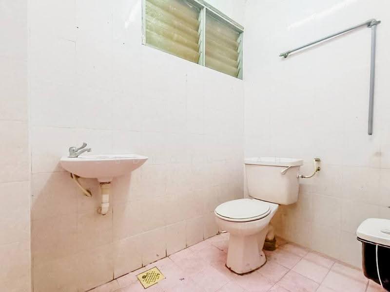 2-storey Terraced House for Sale in Taman Melur (Ampang) - Gudrotullah Ikhwan - Bathroom - PropertyGuru.com.my