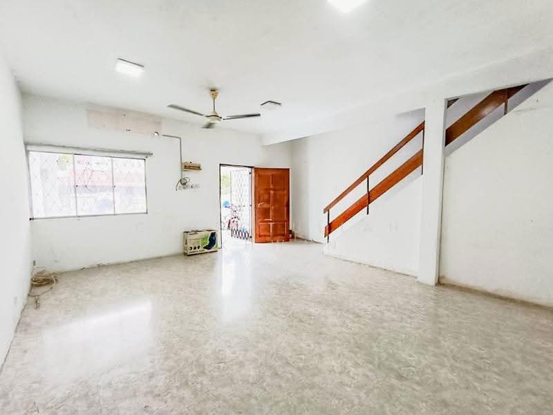 2-storey Terraced House for Sale in Taman Melur (Ampang) - Gudrotullah Ikhwan - Living Room - PropertyGuru.com.my