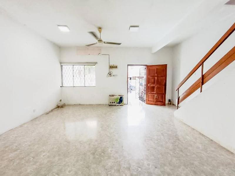 2-storey Terraced House for Sale in Taman Melur (Ampang) - Gudrotullah Ikhwan - Living Room - PropertyGuru.com.my