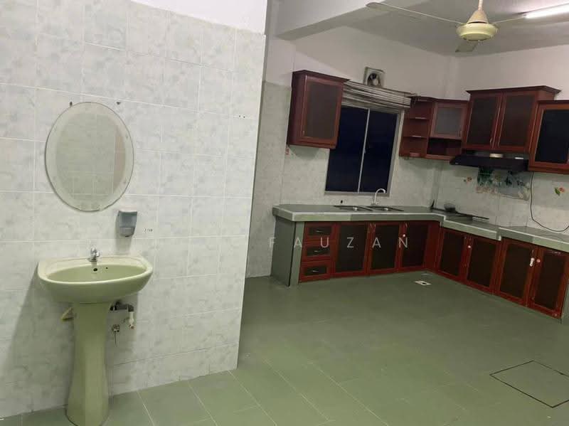 2-storey Terraced House for Sale in Bukit Sentosa (Rawang) - Zann Fauzan - Kitchen - PropertyGuru.com.my