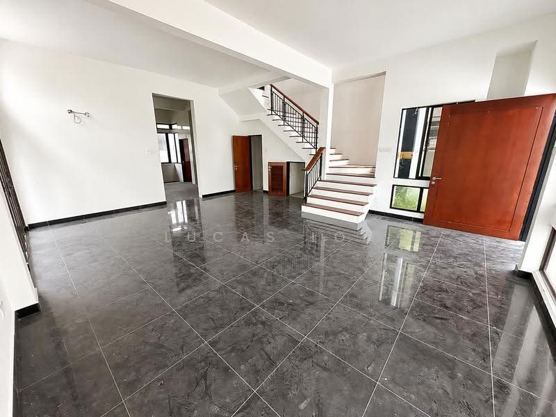 Semi-Detached House for Sale in Rawang (Selangor) - Lucas Loh - Living Room - PropertyGuru.com.my