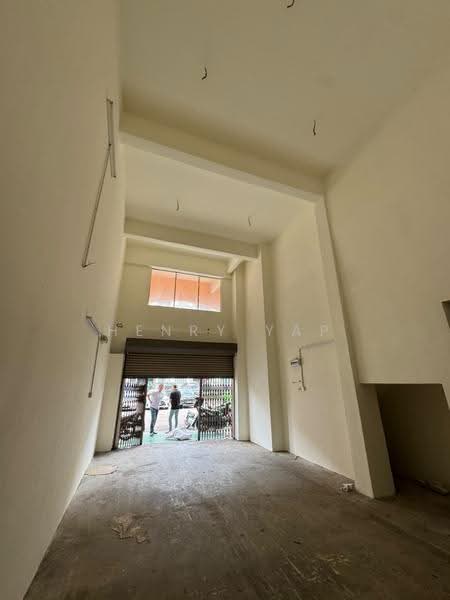 Shop / Office for Sale in Pandan Indah (Ampang) - Henry Yap - Entrance - PropertyGuru.com.my