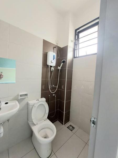 Terraced House for Rent in Bandar Dato Onn (Tebrau) - Valerie Saw - Bathroom - PropertyGuru.com.my